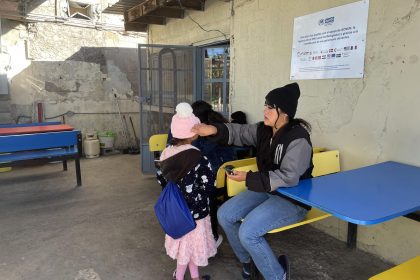 Fotografía de migrantes en un albergue, este jueves en Ciudad Juárez, Chihuahua (México). EFE/ Luis Torres