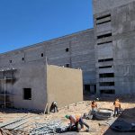 Obreros trabajan en una construcción el 10 de noviembre de 2024, en Ciudad Juárez en Chihuahua (México). EFE/ Luis Torres