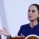 La presidenta de México Claudia Sheinbaum, habla este jueves durante una rueda de prensa matutina en Palacio Nacional de la Ciudad de México (México). EFE/Sáshenka Gutiérrez