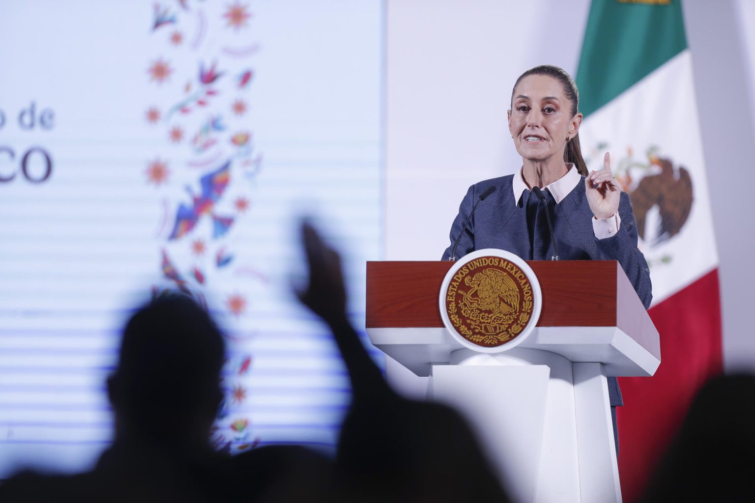 La presidenta de México, Claudia Sheinbaum, participa este martes durante una conferencia de prensa en Palacio Nacional, de la Ciudad de México (México). EFE/ Isaac Esquivel