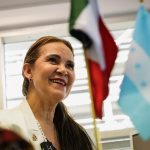 La cónsul general de Honduras en Tijuana, Edna Janeth López, habla durante una entrevista con EFE, este lunes en Tijuana (México). EFE/ Joebeth Terríquez