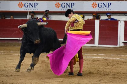 Imagen de archivo del torero español Juan Ortega durante una corrida de toros en la Plaza Monumental de Aguascalientes (México). EFE/Tadeo Alcina