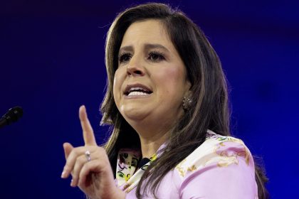 Fotografía de archivo fechada el 23 de febrero de 2024 de la representante republicana de Nueva York, Elise Stefanik, pronunciando un discurso durante la Conferencia de Acción Política Conservadora (CPAC) de 2024 en National Harbor, Maryland (EE.UU.). EFE/EPA/MICHAEL REYNOLDS