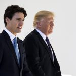 Fotografía de archivo donde aparece el primer ministro de Canadá, Justin Trudeau (i), y el presidente de EE.UU., Donald J. Trump (d). EFE/Shawn Thew