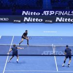 El salvadoreño Marcelo Arevaloy el croata Mate Pavic(arriba) no han podido cpn la pareja alemana formada por Kevin Krawietz y Tim Puetz durantela final de dobles del ATP Finals en Turín, Italia. EFE/EPA/Alessandro Di Marco