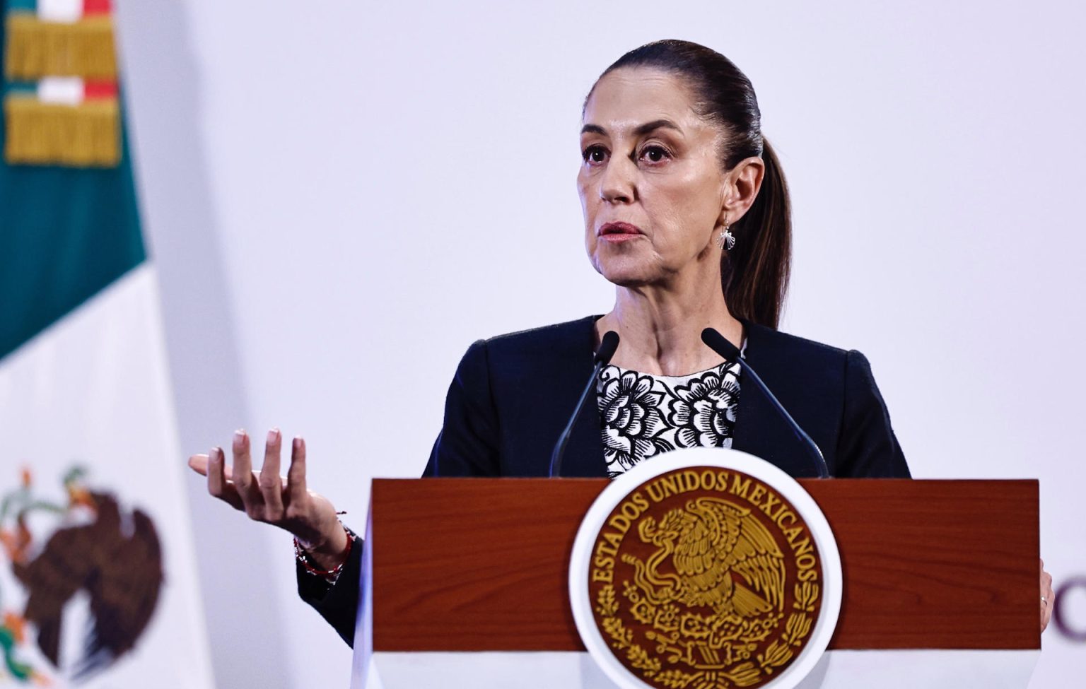 La presidenta de México Claudia Sheinbaum, habla este martes durante una rueda de prensa en Palacio Nacional de la Ciudad de México (México). EFE/Sáshenka Gutiérrez