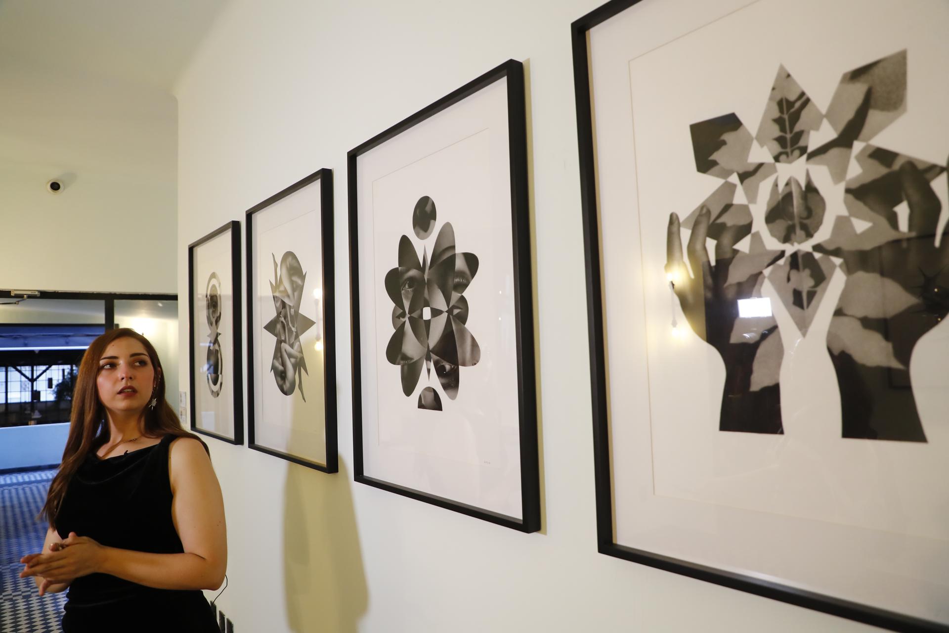 La artista mexicana Paulina Goca, posa durante la inauguración de la exposición ‘Liminãris’ este lunes en la galería Bruna, en la ciudad de Guadalajara (México). EFE/ Francisco Guasco
