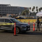 Personal de la Guardia Nacional realiza un operativo de revisión vehicular este jueves, en el puerto internacional de San Ysidro de la ciudad de Tijuana en el estado de Baja California (México). EFE/ Joebeth Terríquez