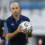 Fotografía de archivo del entrenador Javier Mascherano, quien ha dejado el banquillo de la selección sub-20 de Argentina para dirigir desde este martes al Inter de Miami de la MLS en sustitución de su compatriota Gerardo Martino. EFE/ Rayner Peña R