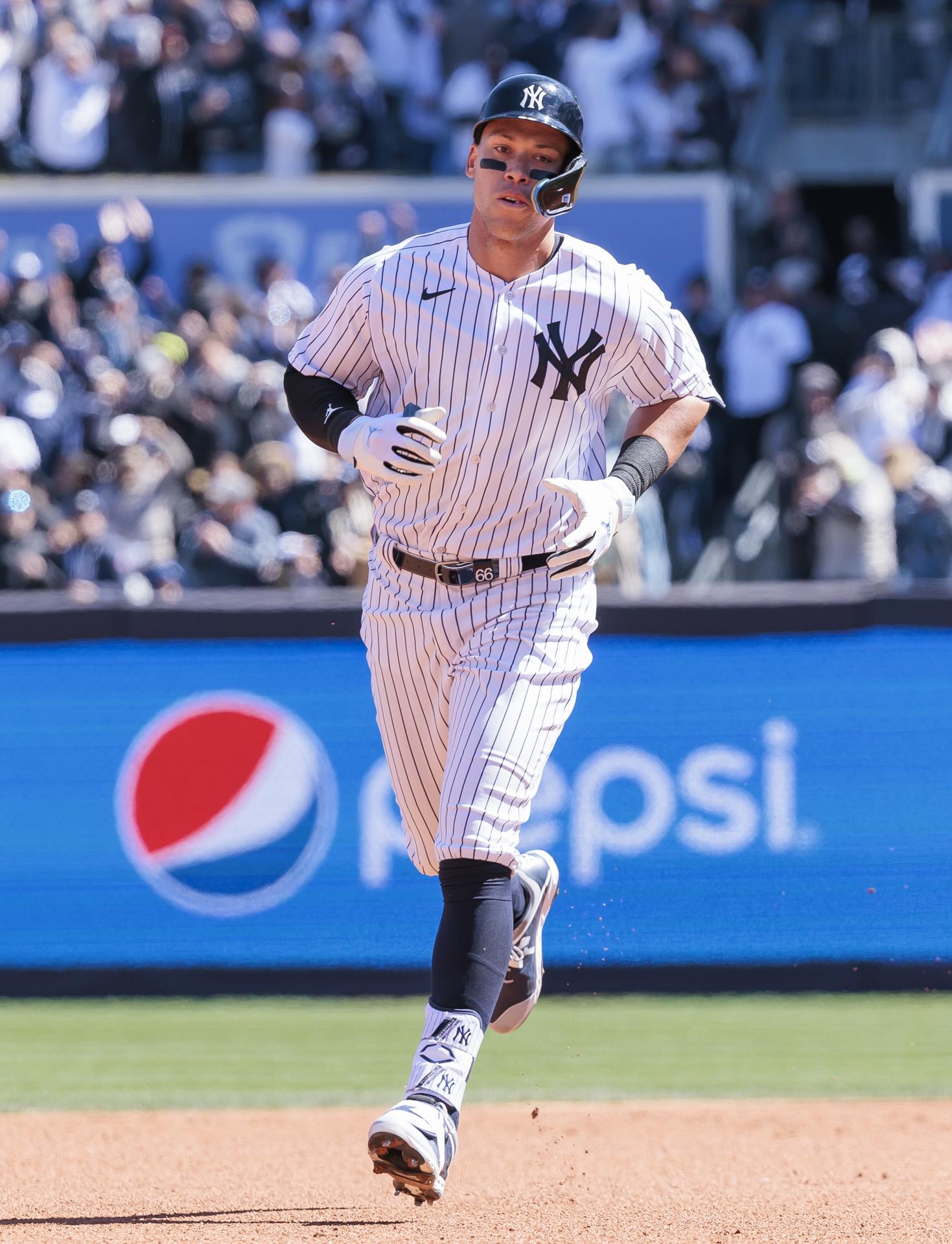 Fotografía de archivo del capitán de los Yanquis de Nueva York, Aaron Judge, quien este jueves fue proclamado ganador del premio al Jugador Más Valioso de la Liga Americana de la MLB en 2024. EFE/EPA/JUSTIN LANE
