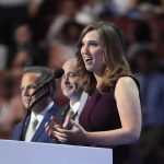 Imagen de archivo de la demócrata Sarah McBride durante la Convención Nacional Demócrata (DNC) en el Centro de Wells Fargo en Filadelfia, Pensilvania (EE.UU). EFE/TANNEN MAURY