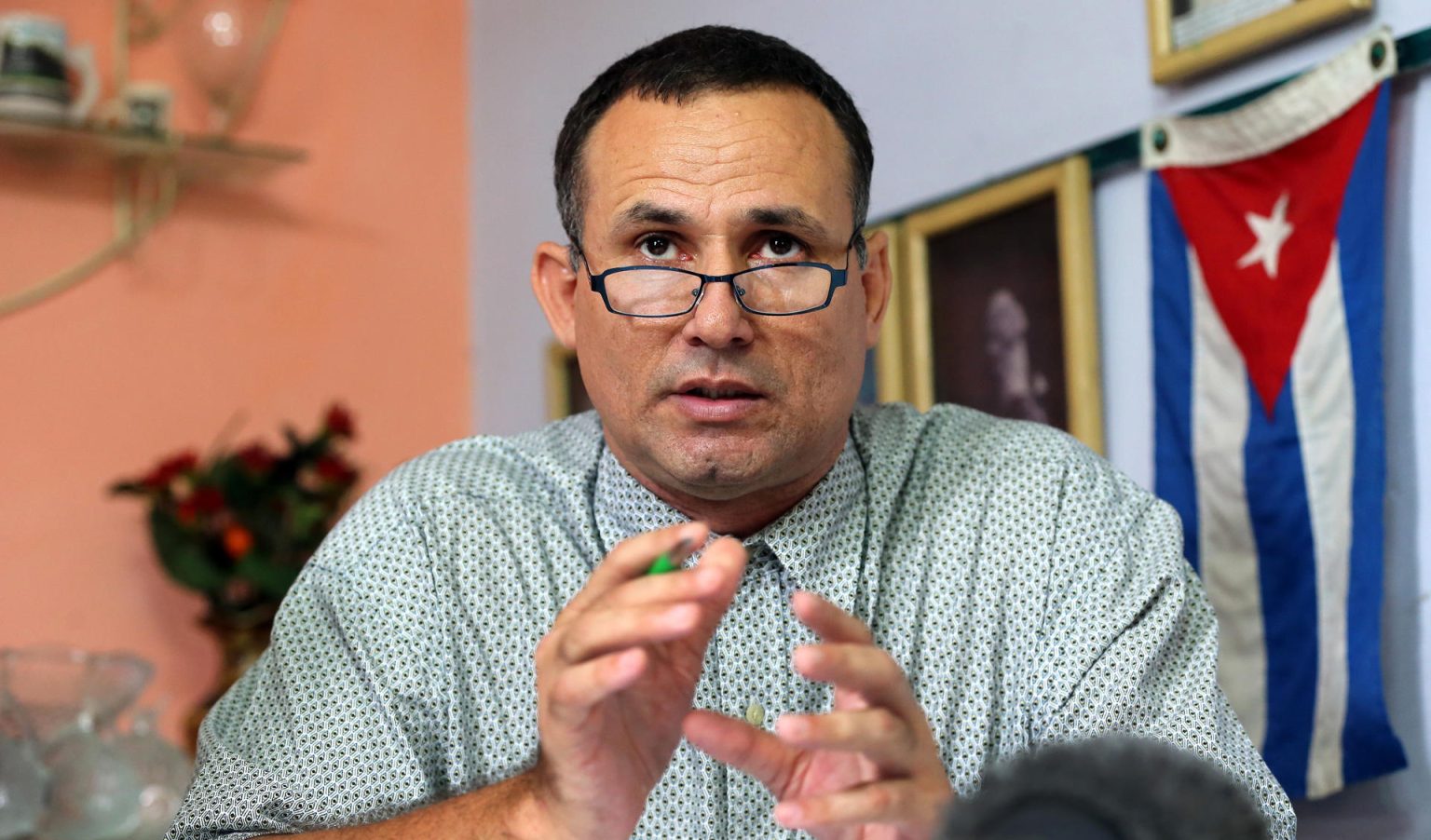 Fotografía de archivo del 12 de mayo de 2016 del opositor cubano, líder de la Unión Patriótica de Cuba, y miembro de la Mesa de Unidad de Acción Democrática, José Daniel Ferrer, hablando en una rueda de prensa en La Habana (Cuba). EFE/ Alejandro Ernesto