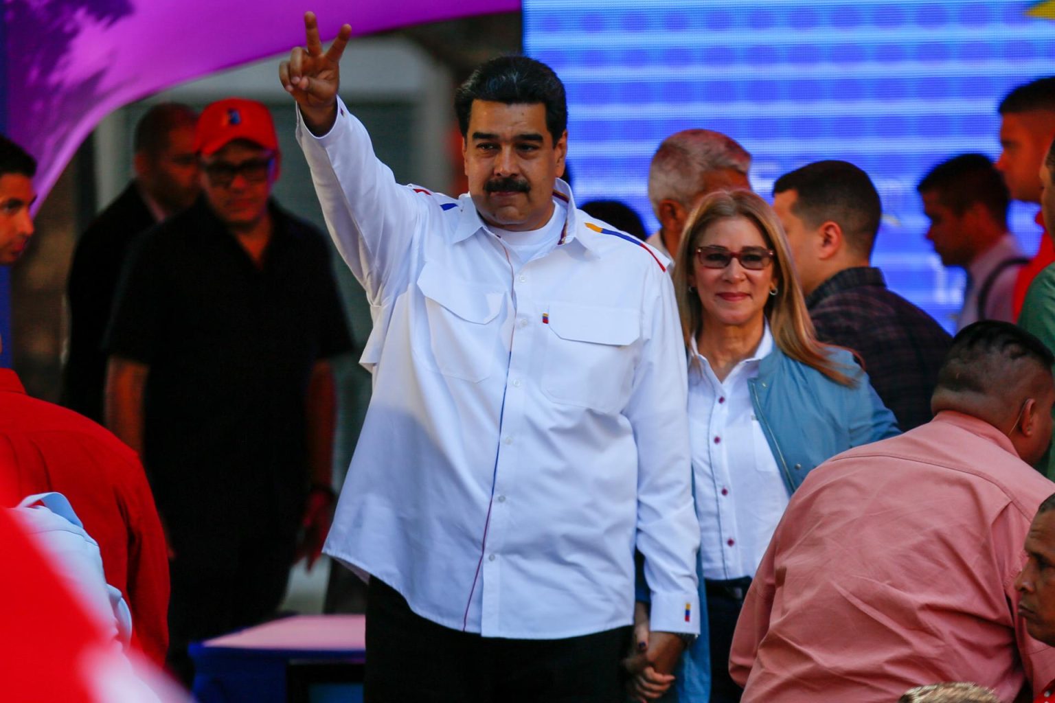 El presidente de Venezuela, Nicolás Maduro, y su esposa Cilia Flores, llegan para una manifestación en apoyo de su Gobierno, en Caracas (Venezuela). Imagen de archivo. EFE/ Cristian Hernández