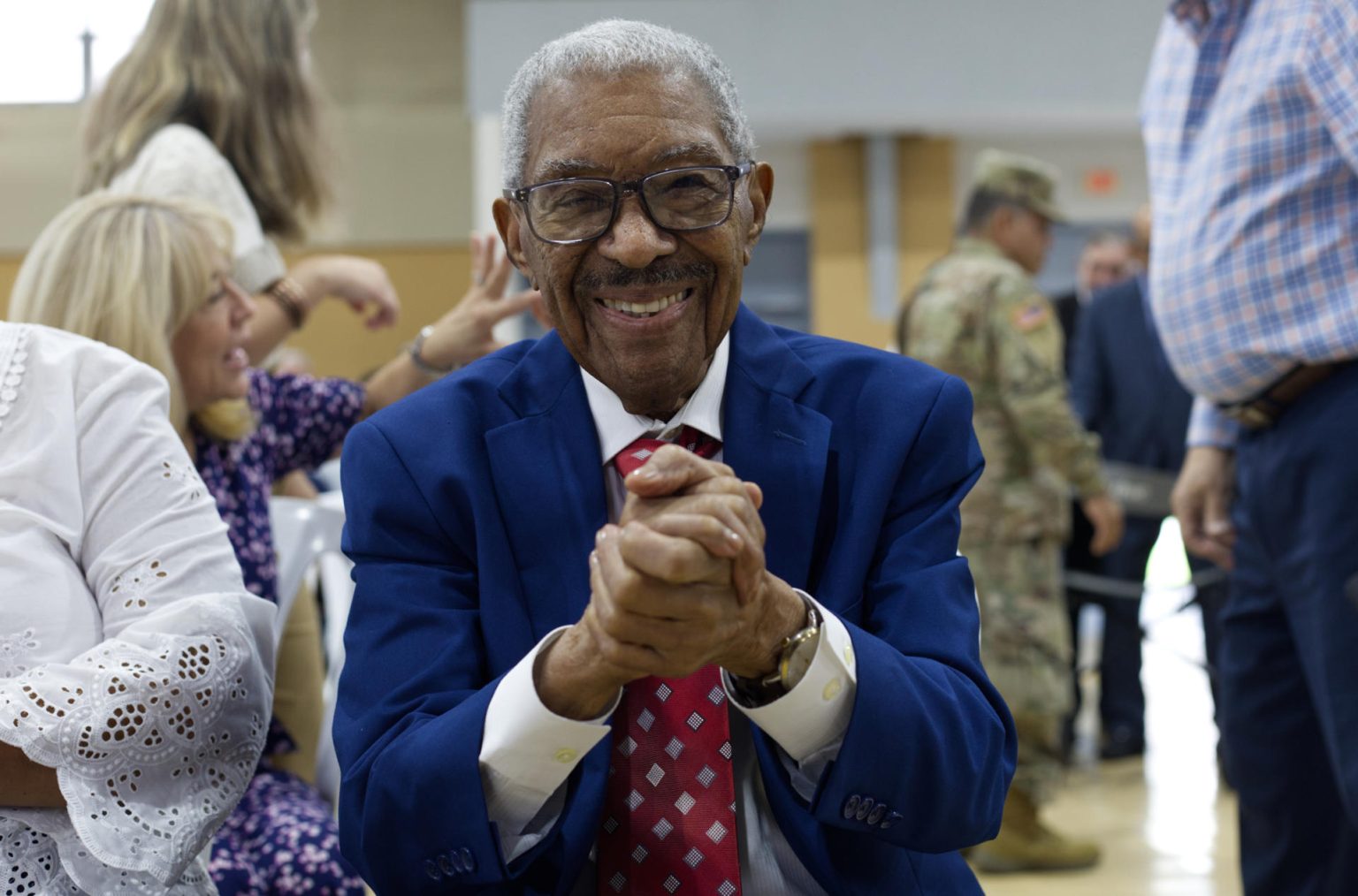 El legendario pianista y co-fundador del Gran Combo de Puerto Rico Rafael Ithier, reacciona durante una ceremonia este lunes en San Juan (Puerto Rico). EFE/Thais Llorca