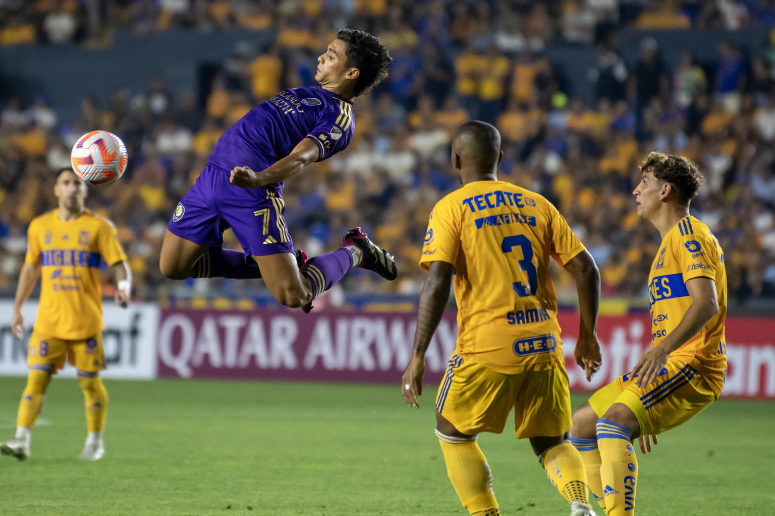 Imagen de archivo de Ramiro Enrique (i) de Orlando City. EFE/ Miguel Sierra