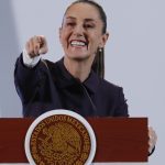 La presidenta de México, Claudia Sheinbaum, habla durante su conferencia de prensa este jueves en Palacio Nacional de la Ciudad de México (México). EFE/ Mario Guzmán