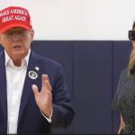 Captura de pantalla donde se observa al expresidente de EE.UU. y candidato republicano, Donald Trump, junto a su esposa, Melania Trump, luego de depositar su voto, este martes, en el Mandel Recreation Center de Palm Beach, en Florida (Estados Unidos). EFE/ Pool Donald Trump SOLO USO EDITORIAL/SOLO DISPONIBLE PARA ILUSTRAR LA NOTICIA QUE ACOMPAÑA (CRÉDITO OBLIGATORIO)