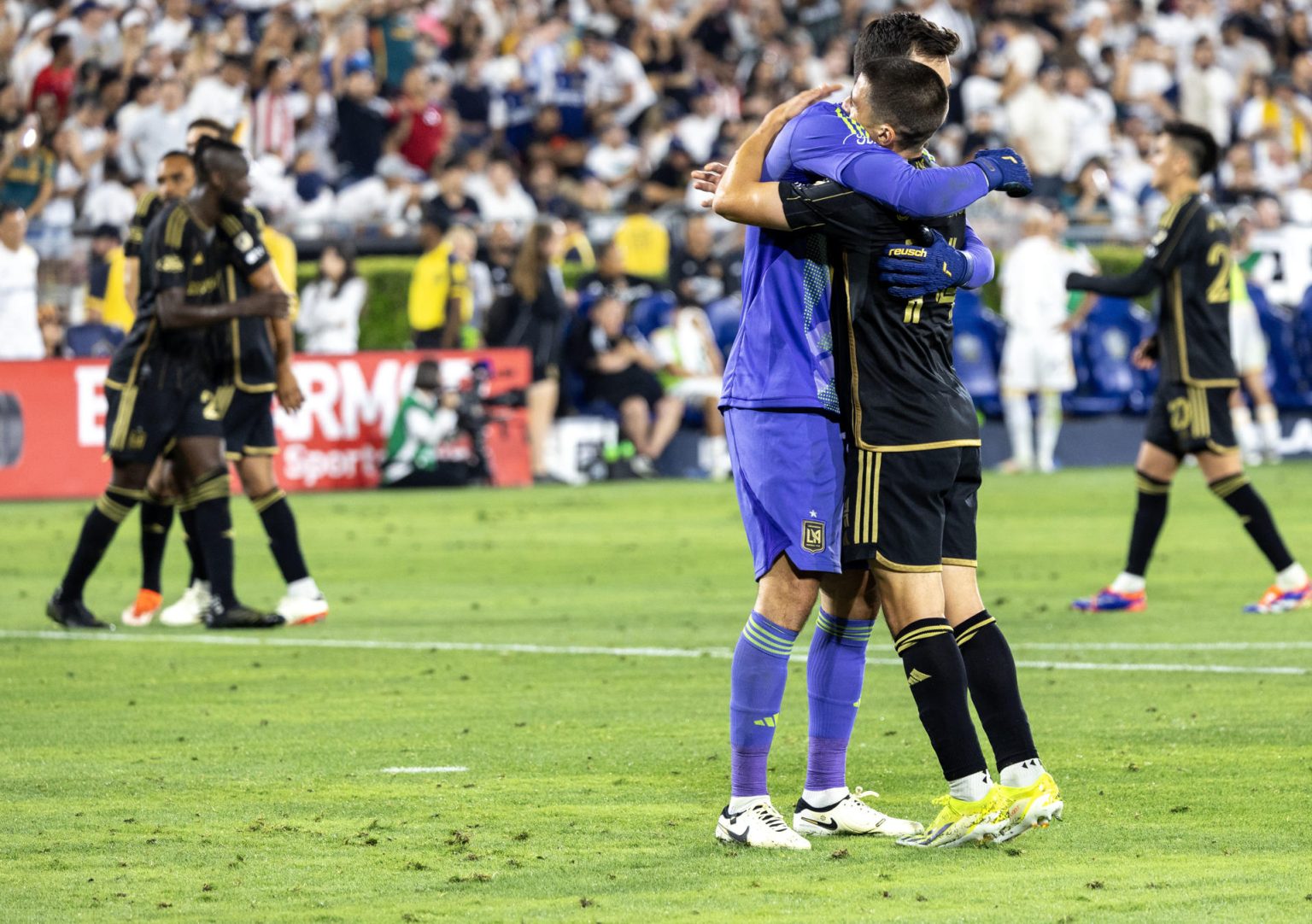 Fotografía de archivo del 4 de julio de 2024 de los jugadores de Los Ángeles FC en un partido de la MLS. El conjunto angelino se ha clasificado a la semifinal dell Oeste de la Major League Soccer.EFE/ Armando Arorizo