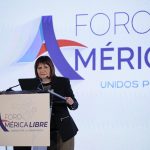 La ministra de Seguridad de Argentina, Patricia Bullrich, habla durante el Foro América Libre, este viernes en Ciudad de México (México). EFE/José Méndez