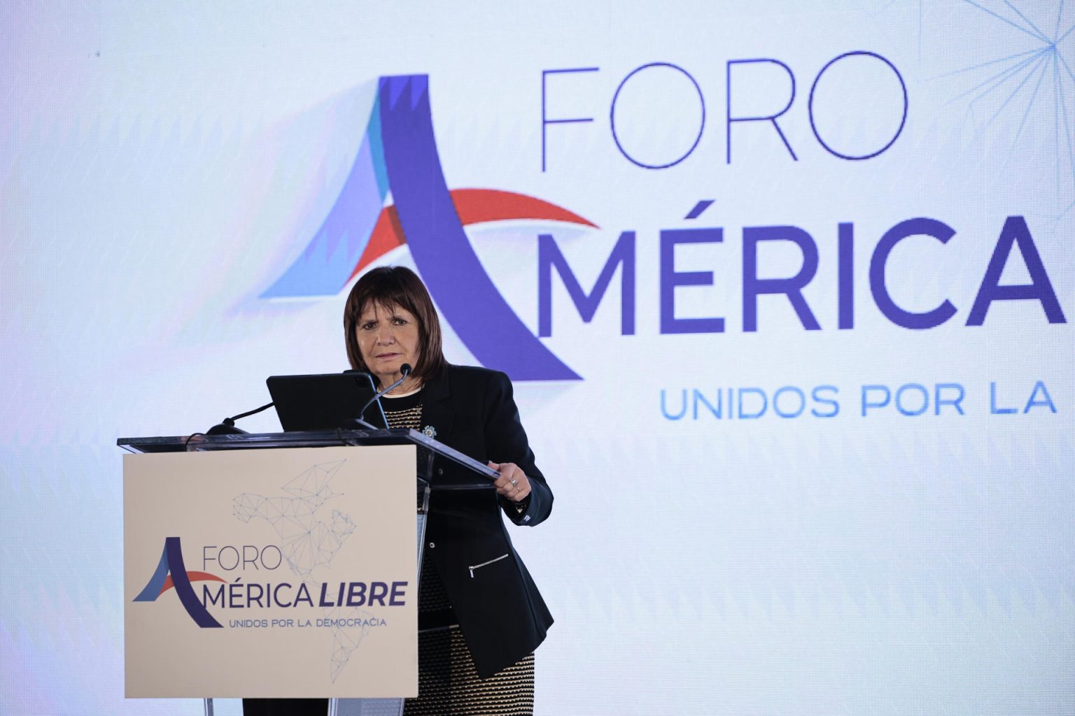 La ministra de Seguridad de Argentina, Patricia Bullrich, habla durante el Foro América Libre, este viernes en Ciudad de México (México). EFE/José Méndez