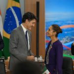 Fotografía cedida por la Presidencia de México de la mandataria mexicana, Claudia Sheinbaum, junto al primer ministro de Canadá, Justin Trudeau, este lunes durante la cumbre del G20, en Río de Janeiro (Brasil). EFE/ Presidencia De México / SOLO USO EDITORIAL/ SOLO DISPONIBLE PARA ILUSTRAR LA NOTICIA QUE ACOMPAÑA (CRÉDITO OBLIGATORIO)