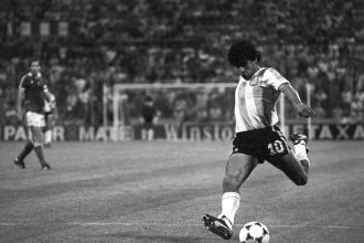 El centrocampista argentino Diego Armando Maradona, en una imagen de archivo de 1982. EFE/ma