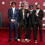 Los integrantes de la banda venezolana Rawayana, posan en la alfombra roja de la 25 entrega anual de los Premios Latin Grammy, en el Kaseya Center de Miami, Florida (Estados Unidos). EFE/ Eva Marie Uzcátegui