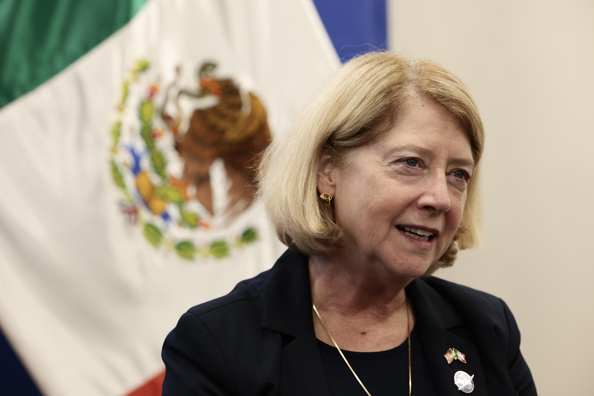 La administradora adjunta de la NASA, Pam Melroy, habla este lunes, durante una entrevista con EFE en Ciudad de México (México). EFE/ José Méndez
