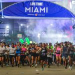 Fotografía de archivo del 6 de febrero de 2022 de corredores durante la salida del Maratón y Medio Maratón Life Time de Miami, Florida (EE.UU.). EFE/ Giorgio Viera ARCHIVO