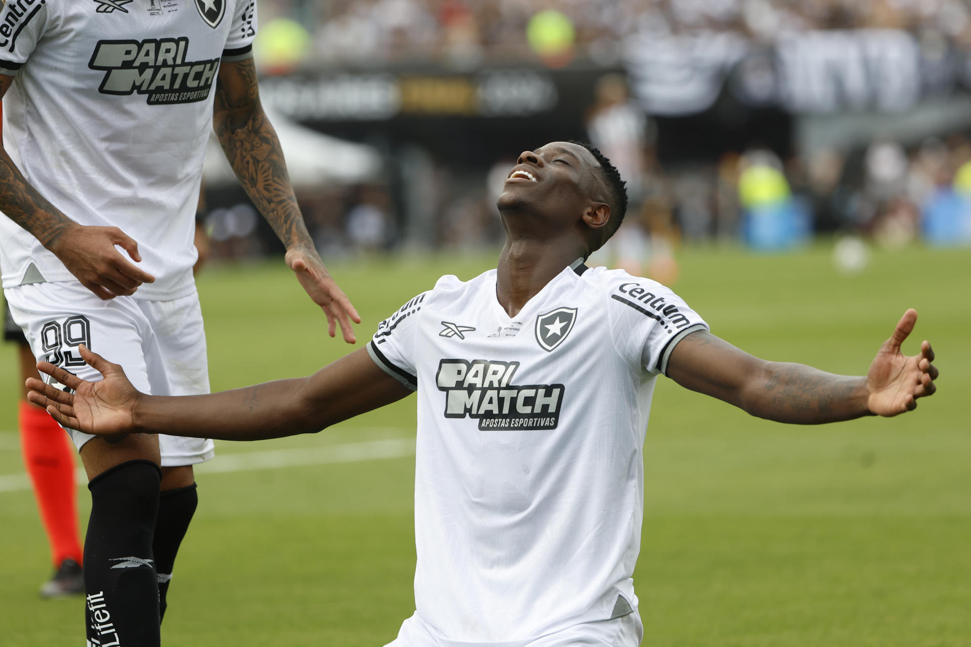 Luiz Henrique de Botafogo celebra su gol en la final de la Copa Libertadores. EFE/ Antonio Lacerda
