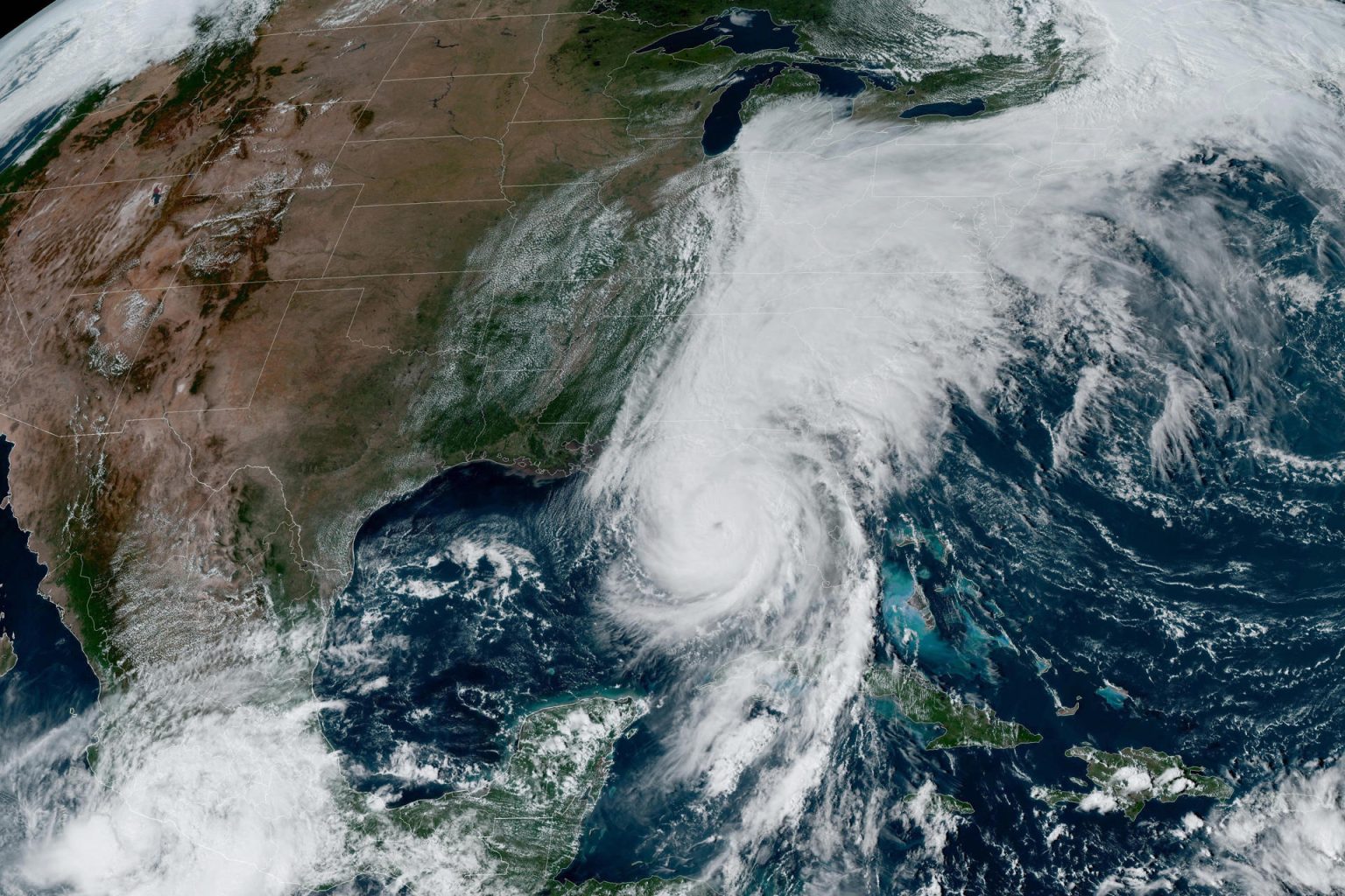 Fotografía satelital del 26 de septiembre de 2024, cedida por la Oficina Nacional de Administración Oceánica y Atmosférica (NOAA), que muestra al huracán Helene acercándose a Florida. EFE/NOAA /SOLO USO EDITORIAL /NO VENTAS /SOLO DISPONIBLE PARA ILUSTRAR LA NOTICIA QUE ACOMPAÑA /CRÉDITO OBLIGATORIO