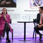 La presidenta de Promotora Empresarial de Occidente y coordinadora del Consejo Asesor Empresarial con el Gobierno de México, Altagracia Gómez y el presidente de la American Society (Amsoc), Larry Rubin participan en el foro 'Las culturas más innovadoras de México' este martes en la Ciudad de México (México). EFE/ José Méndez