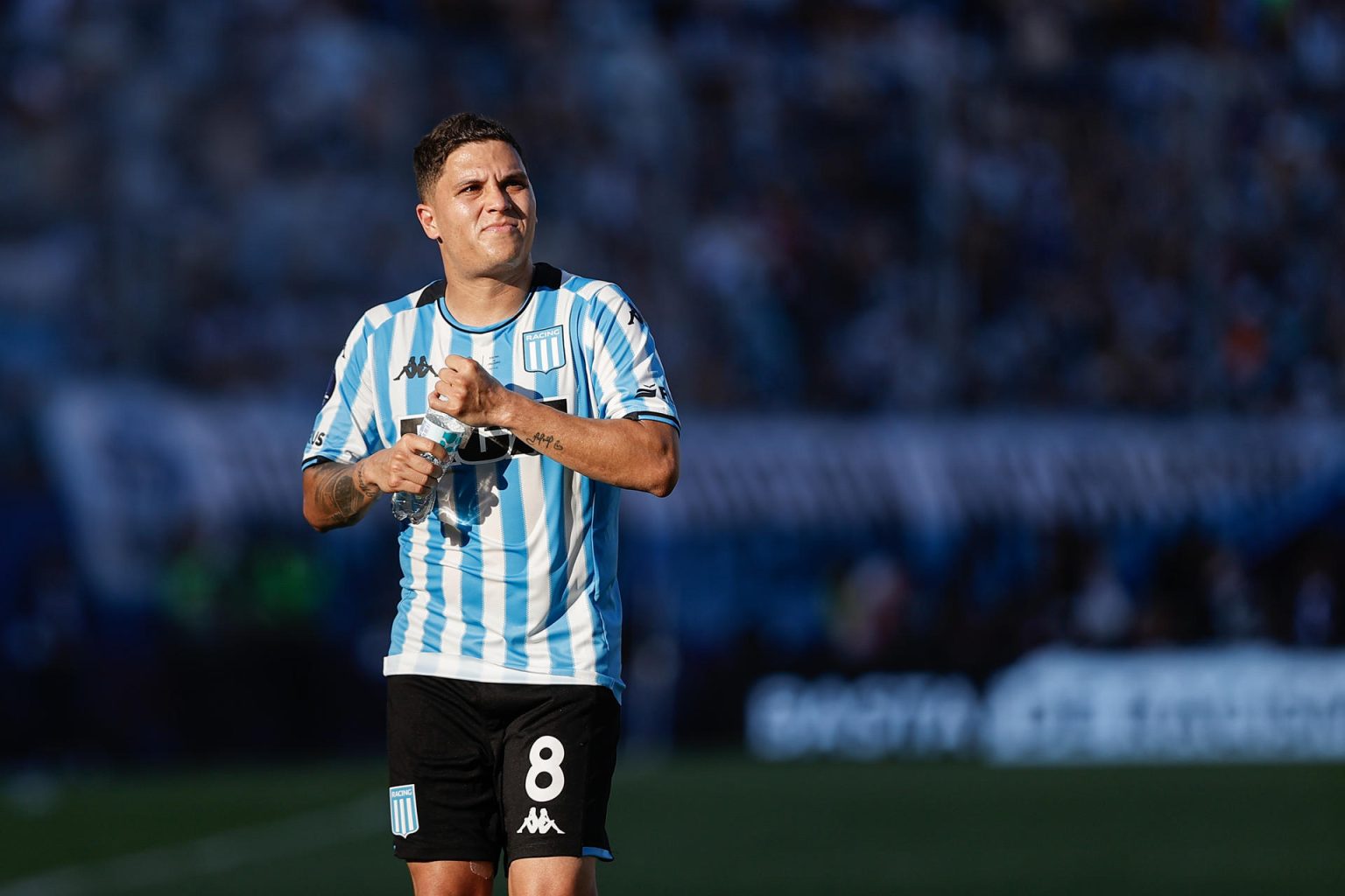 Juan Fernando Quintero condujo los hilos de Racing Club hasta la final de la Copa Sudamericana que el equipo argentino ganó por 3-1 a Cruzeiro en el estadio asunceno General Pablo Rojas, 'la Nueva Olla'. EFE/ Juan Pablo Pino