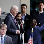 El presidente de los Estados Unidos, Joe Biden, sale del hotel Los Delfines luego de una reunión bilateral con el presidente de China, Xi Jinping, en Lima (Perú). EFE/ Carlos OrtegaEFE/ Carlos Ortega