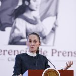 La presidenta de México, Claudia Sheinbaum, habla durante una rueda de prensa el 31 de octubre de 2024, en el Palacio Nacional en la Ciudad de México (México). EFE/ Mario Guzmán