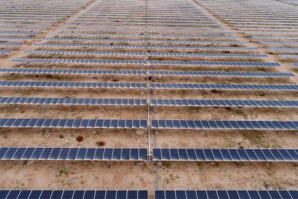 Fotografía de archivo de paneles solares instalados en el municipio de Villa de Arriaga, en San Luis Potosí (México). EFE/Ulises Andrade