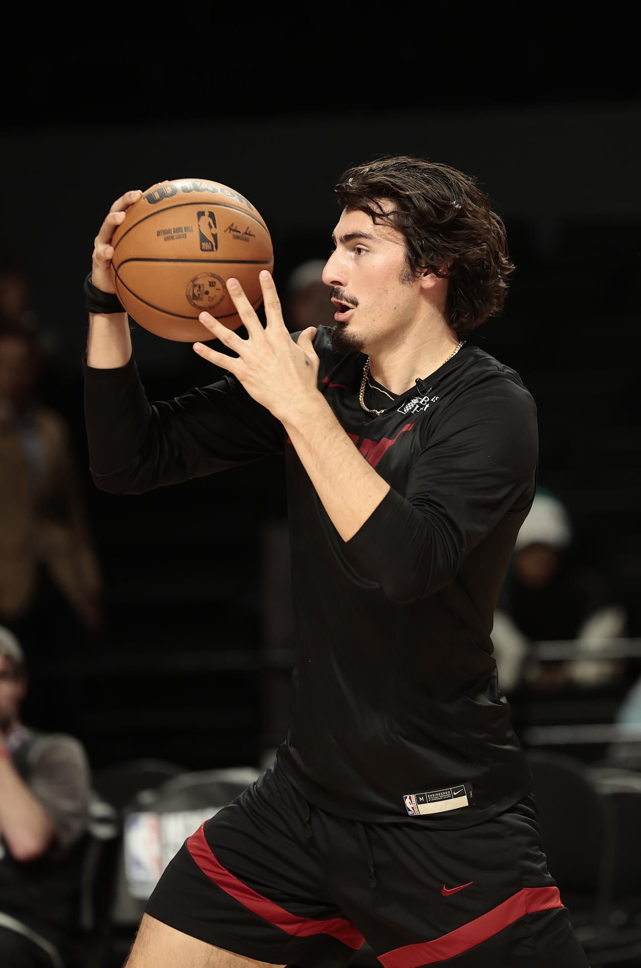 El jugador de los Miami Heat Jaime Jaquez Jr. entrena previo al partido de la NBA ante los Washington Wizards, en Ciudad de México (México). EFE/ José Méndez
