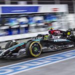 El piloto británico de Mercedes Lewis Hamilton, durante la primera sesión de entrenamientos libres del Gran Premio de Fórmula Uno de Las Vegas. EFE/EPA/SHAWN THEW