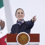 La presidenta de México, Claudia Sheinbaum, participa este jueves en una conferencia de prensa en Palacio Nacional de la Ciudad de México (México). EFE/ Isaac Esquivel