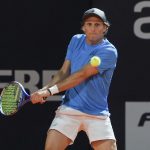 Diego Forlan devuelve una pelota durante un partido de tenis del Uruguay Open con Diego Forlán y Federico Coria ante Boris Arias y Federico Zeballos en Montevideo (Uruguay). EFE/ Sofía Torres