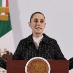 La presidenta de México, Claudia Sheinbaum, habla durante una rueda de prensa este viernes en el Palacio Nacional de la Ciudad de México (México). EFE/José Méndez