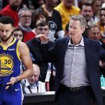 Foto de archivo del técnico Steve Kerr (d) junto a Stephen Curry, la estrella de los Golden State Warriors. EFE/ John G. Mabanglo PROHIBIDO SU USO POR SHUTTERSTOCK