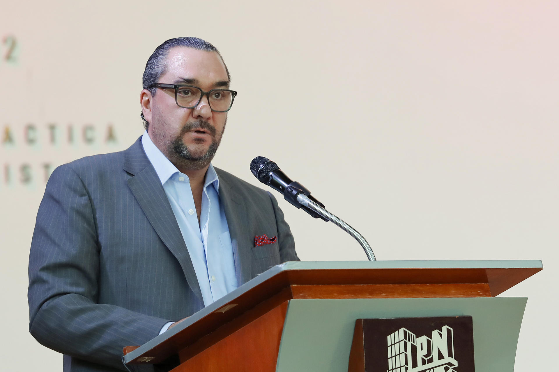 El presidente del Centro de Competitividad de México (CCMX), José Antonio Pérez Anton habla durante una rueda de prensa en el Instituto Politécnico Nacional (IPN) este martes, en la Ciudad de México (México). EFE/ Mario Guzmán
