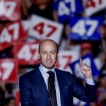 Fotografía de archivo del 28 de octubre 2024 del ex asesor de la Casa Blanca Stephen Miller durante un acto de campaña en McCamish Pavillion, en el campus de Georgia Tech en Atlanta, Georgia (Estados Unidos). EFE/EPA/ERIK S. LESSER