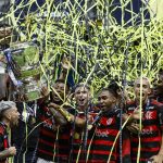 Jugadores de Flamengo celebran este domingo la conquista de la Copa do Brasil en el estadio Arena MRV, en Belo Horizonte. EFE/ Antonio Lacerda