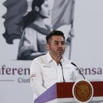 El director general de la Comisión Nacional del Agua (Conagua), Efraín Morales, participa durante la rueda de prensa de la presidenta de México, Claudia Sheinbaum, este jueves, en el Palacio Nacional de la Ciudad de México (México). EFE/ Mario Guzmán