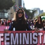 Una mujer participa en una manifestación por el Día Internacional de la Eliminación de la Violencia contra las Mujeres, este lunes en Ciudad de México (México). EFE/ Sashenka Gutiérrez