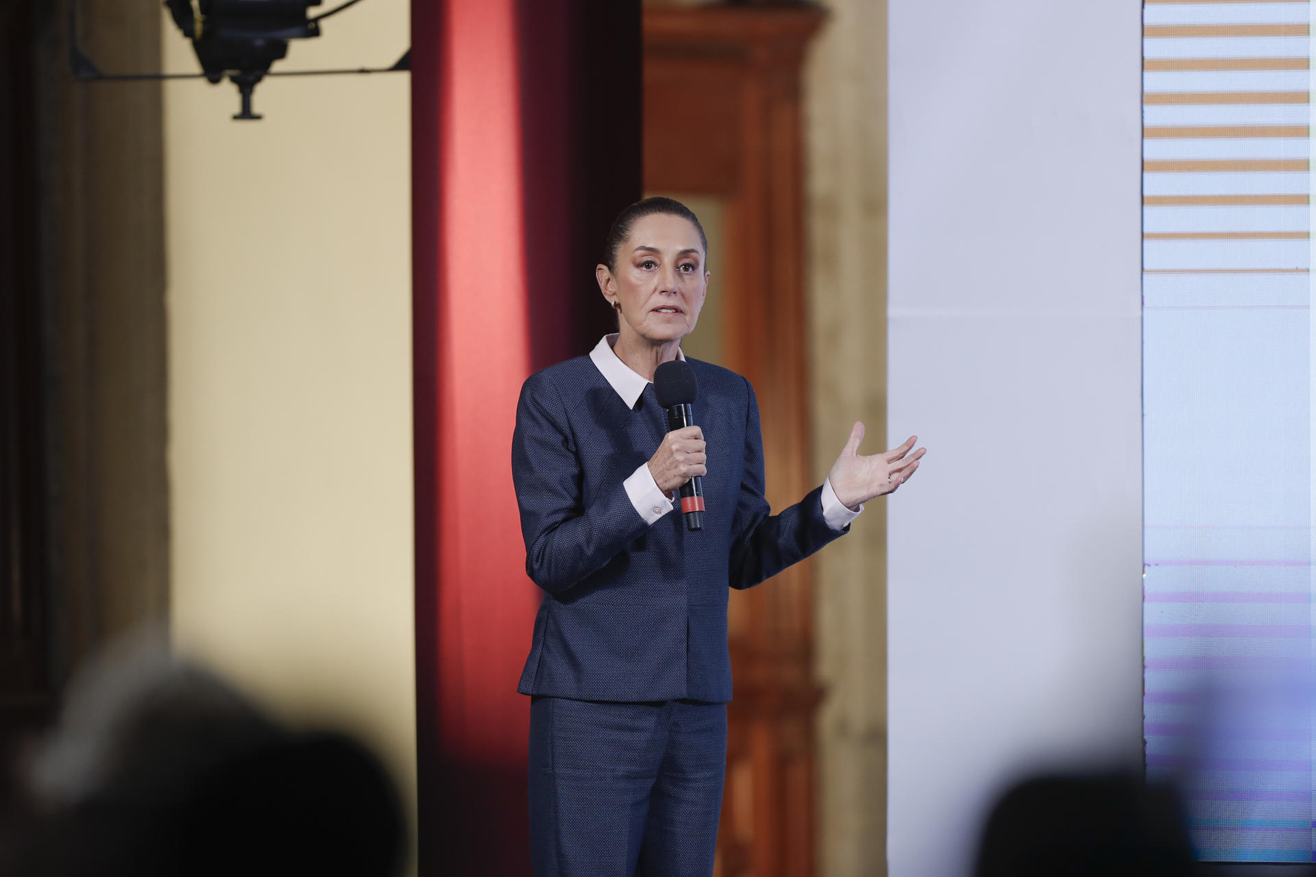 La presidenta de México, Claudia Sheinbaum, participa este martes durante una conferencia de prensa en Palacio Nacional, de la Ciudad de México (México). EFE/ Isaac Esquivel
