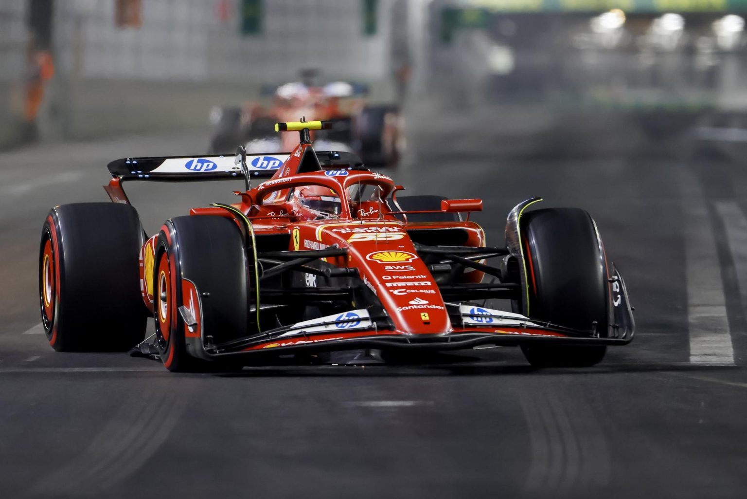 El piloto español de Ferrari, Carlos Sainz Jr. durante la clasificación para el Gran Premio de Fórmula Uno de Las Vegas. EFE/EPA/SHAWN THEW