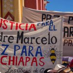 Manifestantes participan en una marcha en rechazo a la violencia este domingo, en San Cristóbal de las Casas (México). EFE/ Carlos López